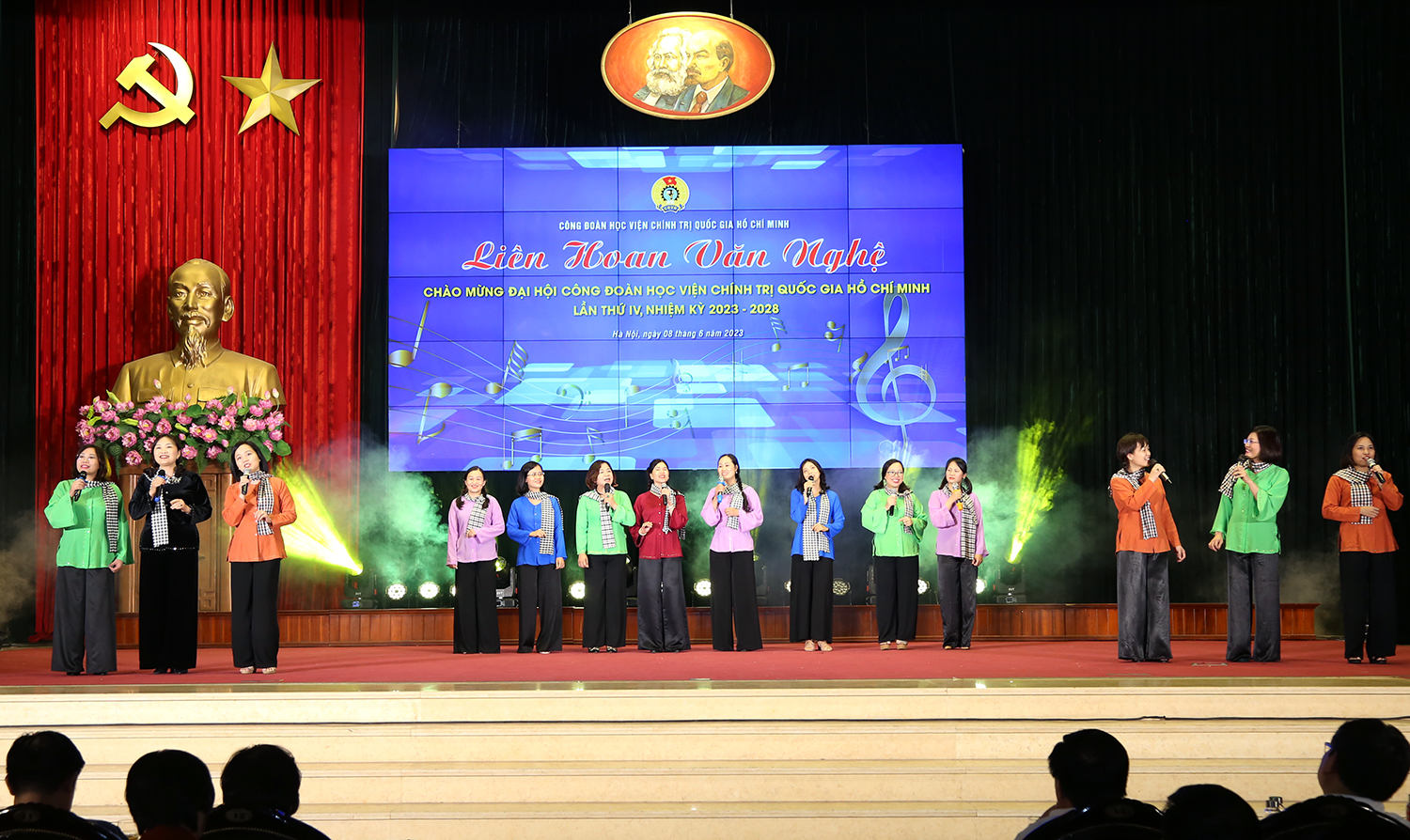 TOP NỮ VIỆN LSĐ