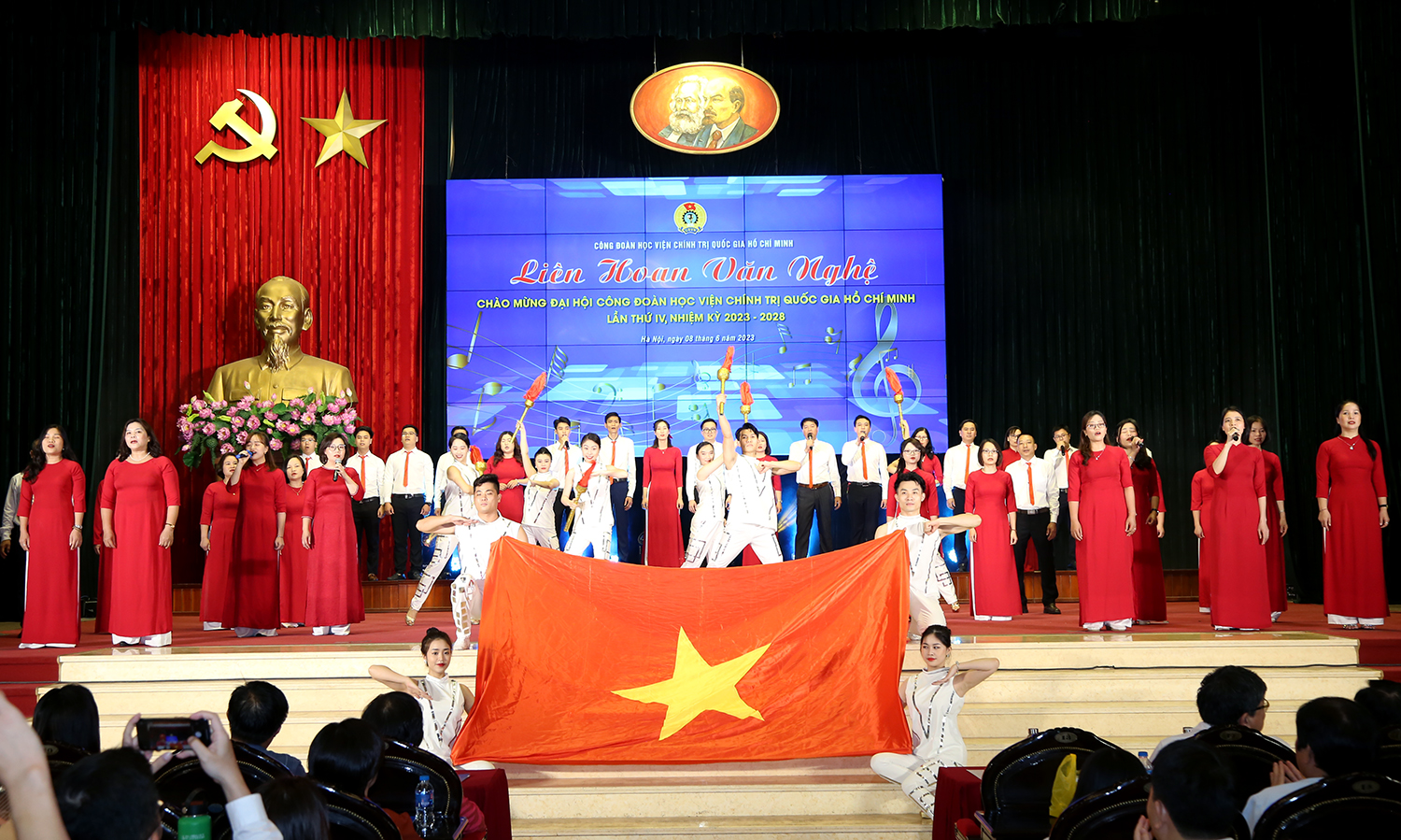VĂN PHÒNG