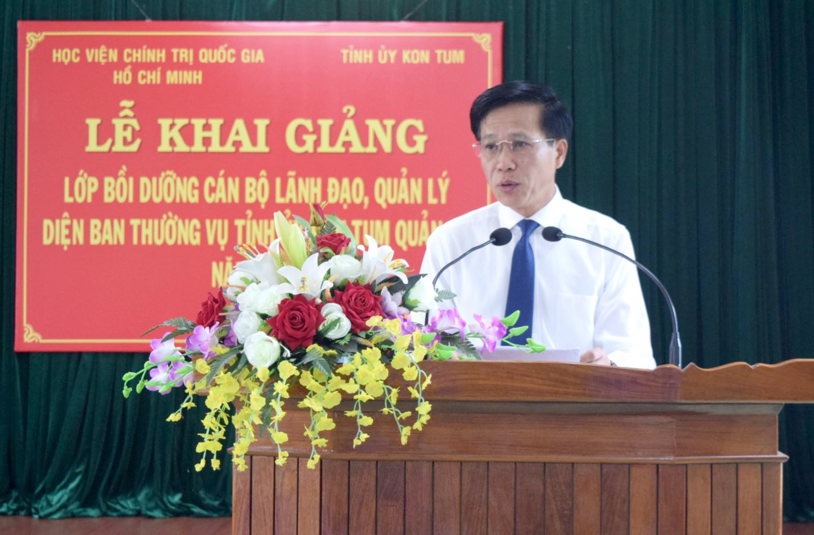 Đồng chí Hoàng Phúc Lâm - Phó Bí thư Đảng ủy, Phó Giám đốc  Học viện CTQG Hồ Chí Minh phát biểu tại lễ khai giảng
